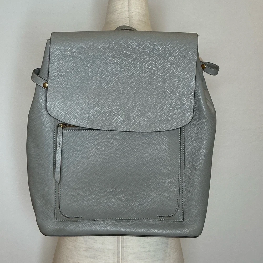 Elegant Pebble Grain Leather Backpack Midsize in Grey